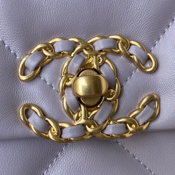 CHANEL 19 FLAP BAG Popular 24 - Image 4