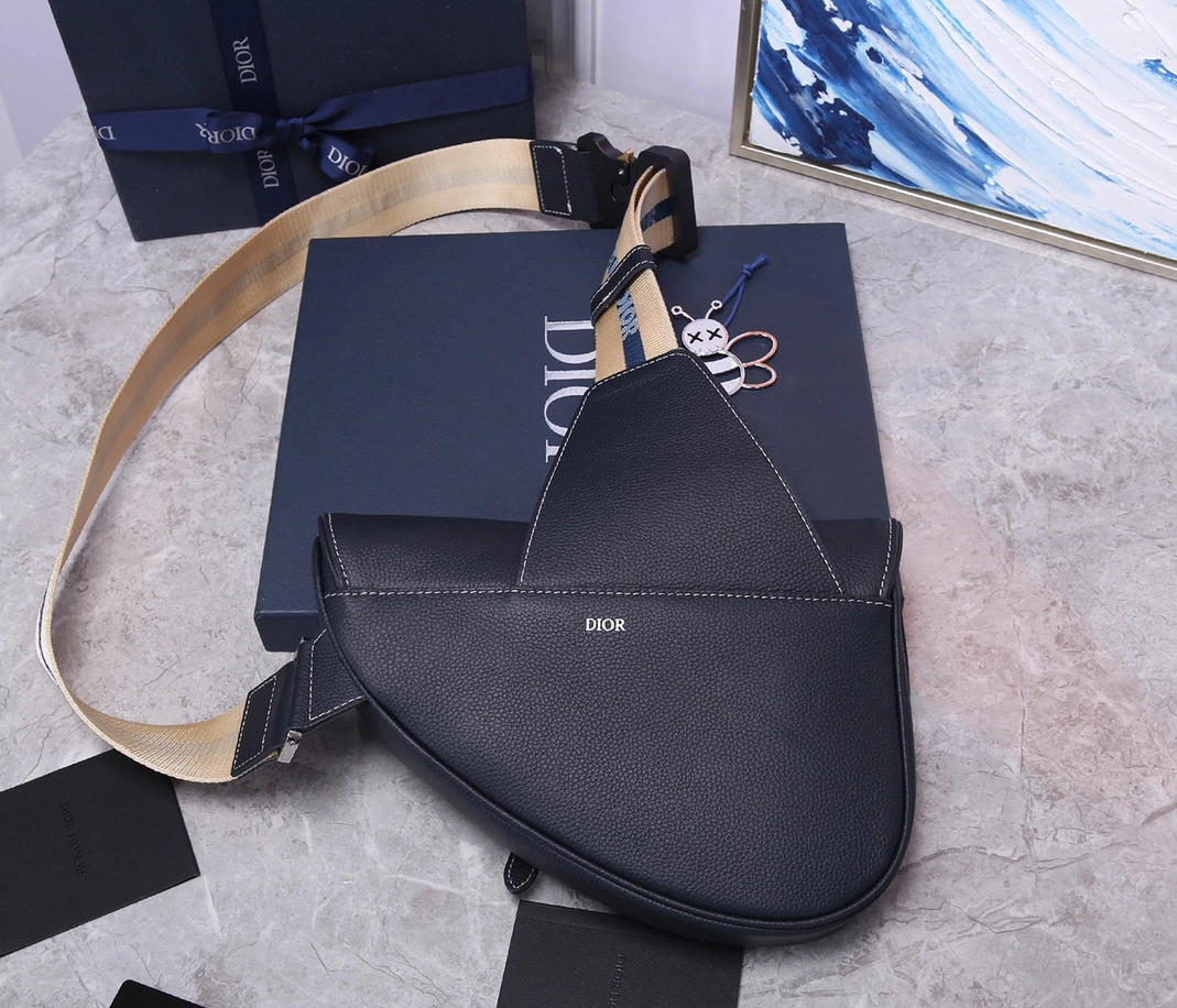 Affordable 4922 Christian Dior AAA Man Messenger Bags - Image 3