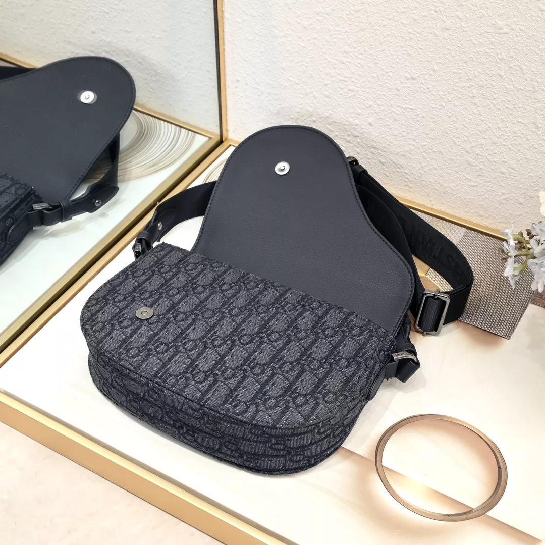 Affordable 5138 Christian Dior AAA Man Messenger Bags - Image 7