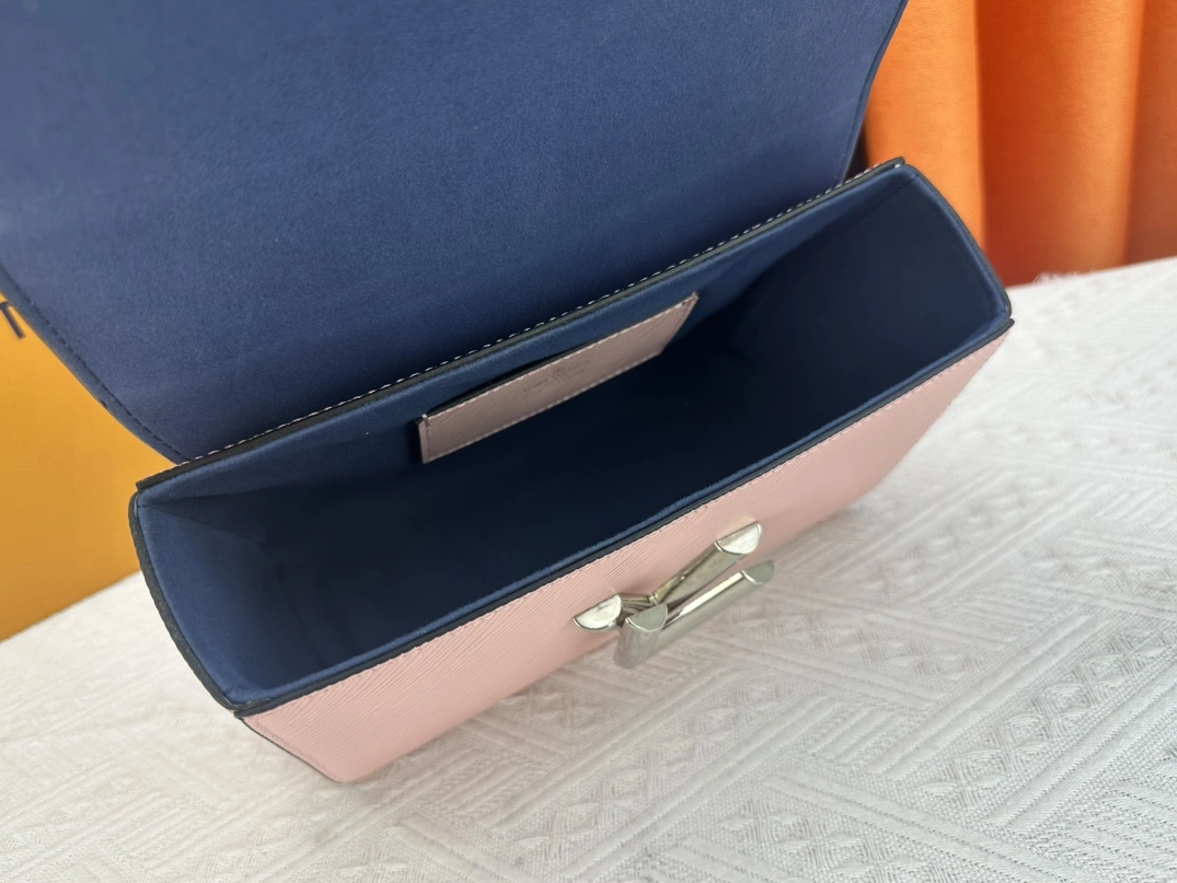 Affordable 5932 Louis Vuitton AAA Quality Messenger Bags For Women - Image 8