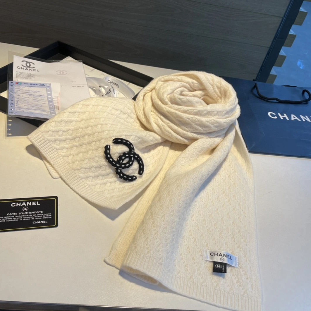 Bold 8438 Chanel Scarves