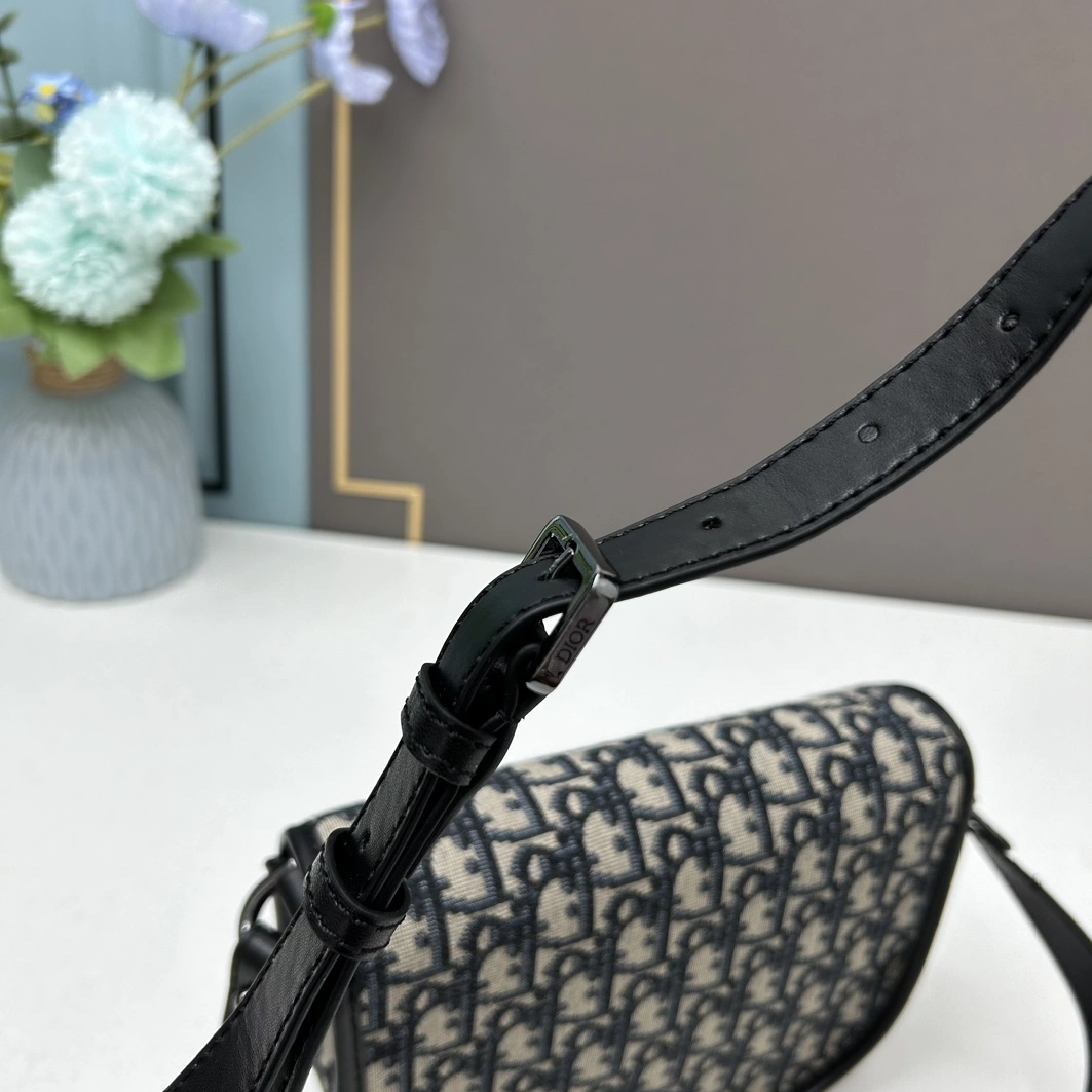 Breathable 2566 Christian Dior AAA Quality Messenger Bags For Unisex - Image 5