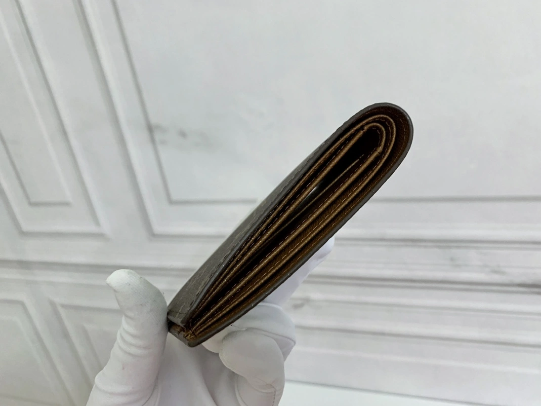 Breathable 8000 Louis Vuitton LV Wallets For Unisex - Image 3