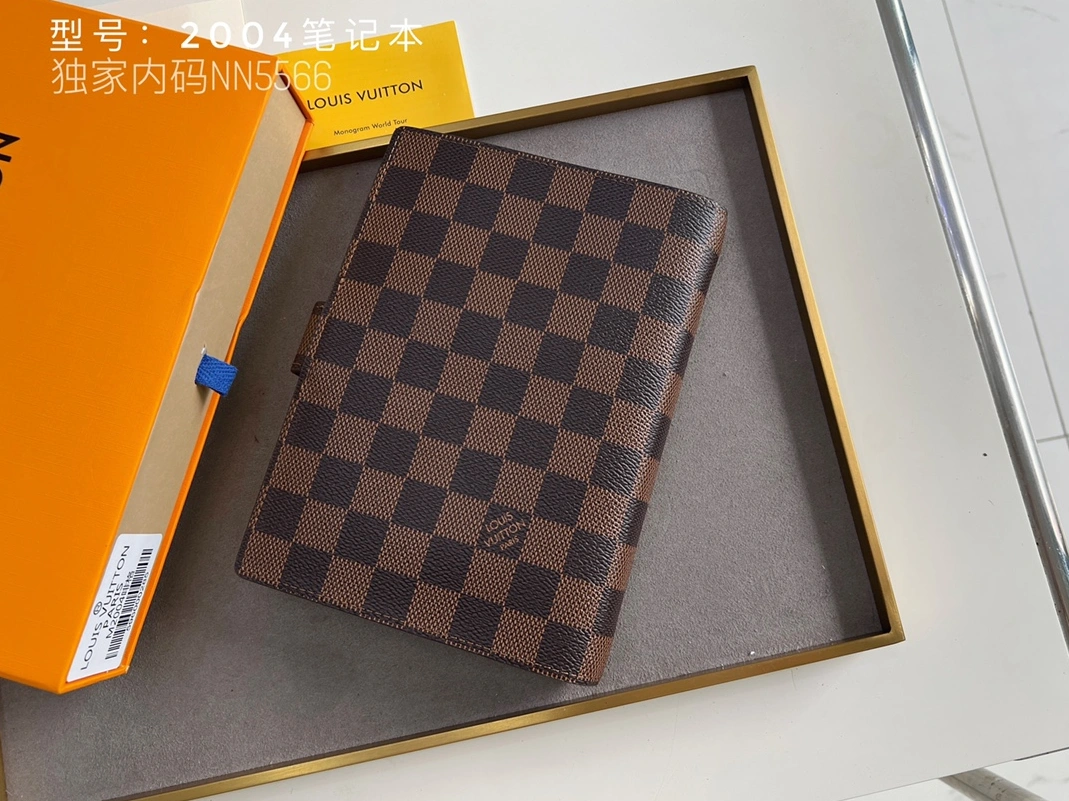 Breathable 9102 Louis Vuitton LV Card Case