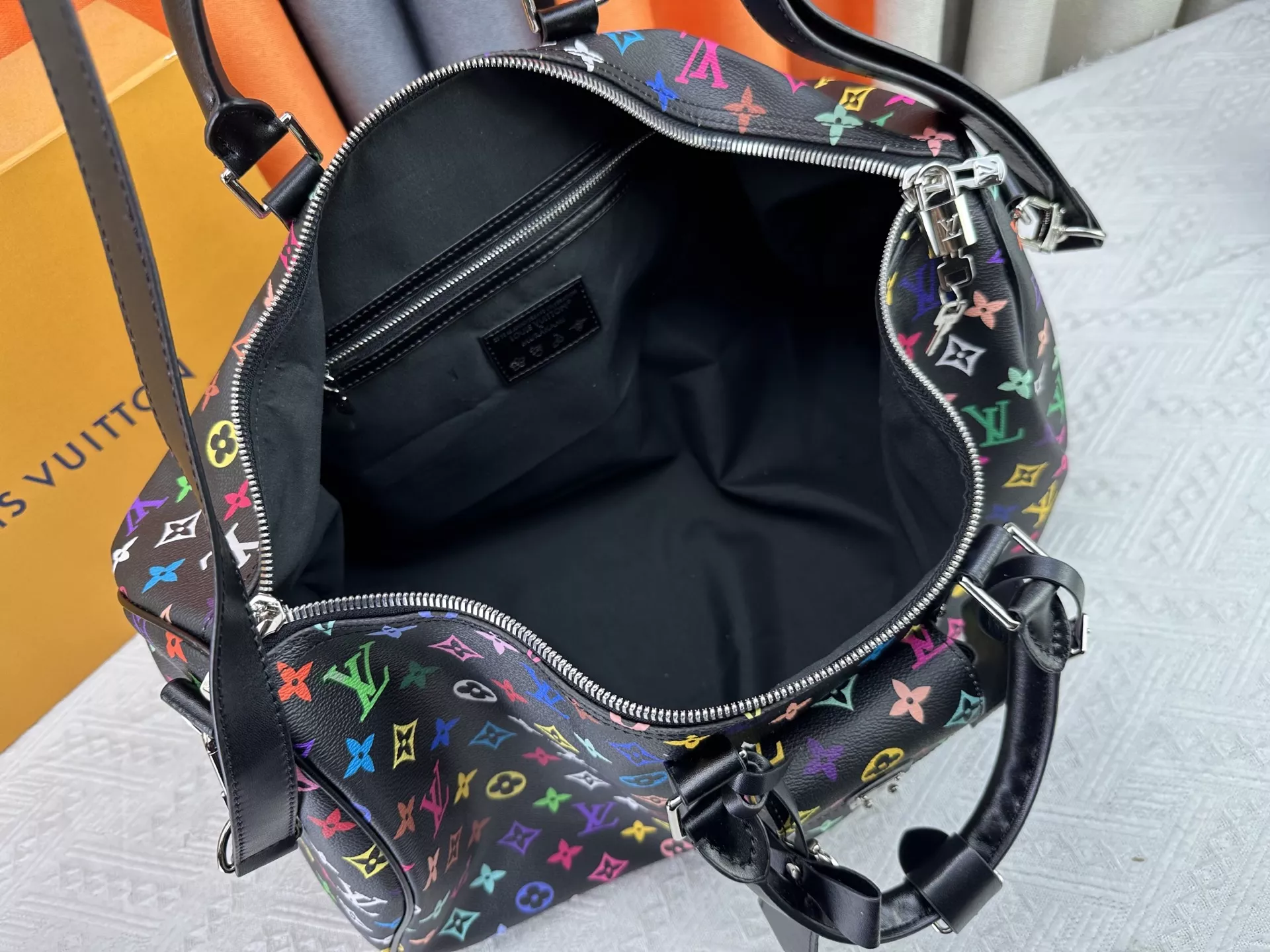 Bright 4670 Louis Vuitton Travel Bags - Image 8
