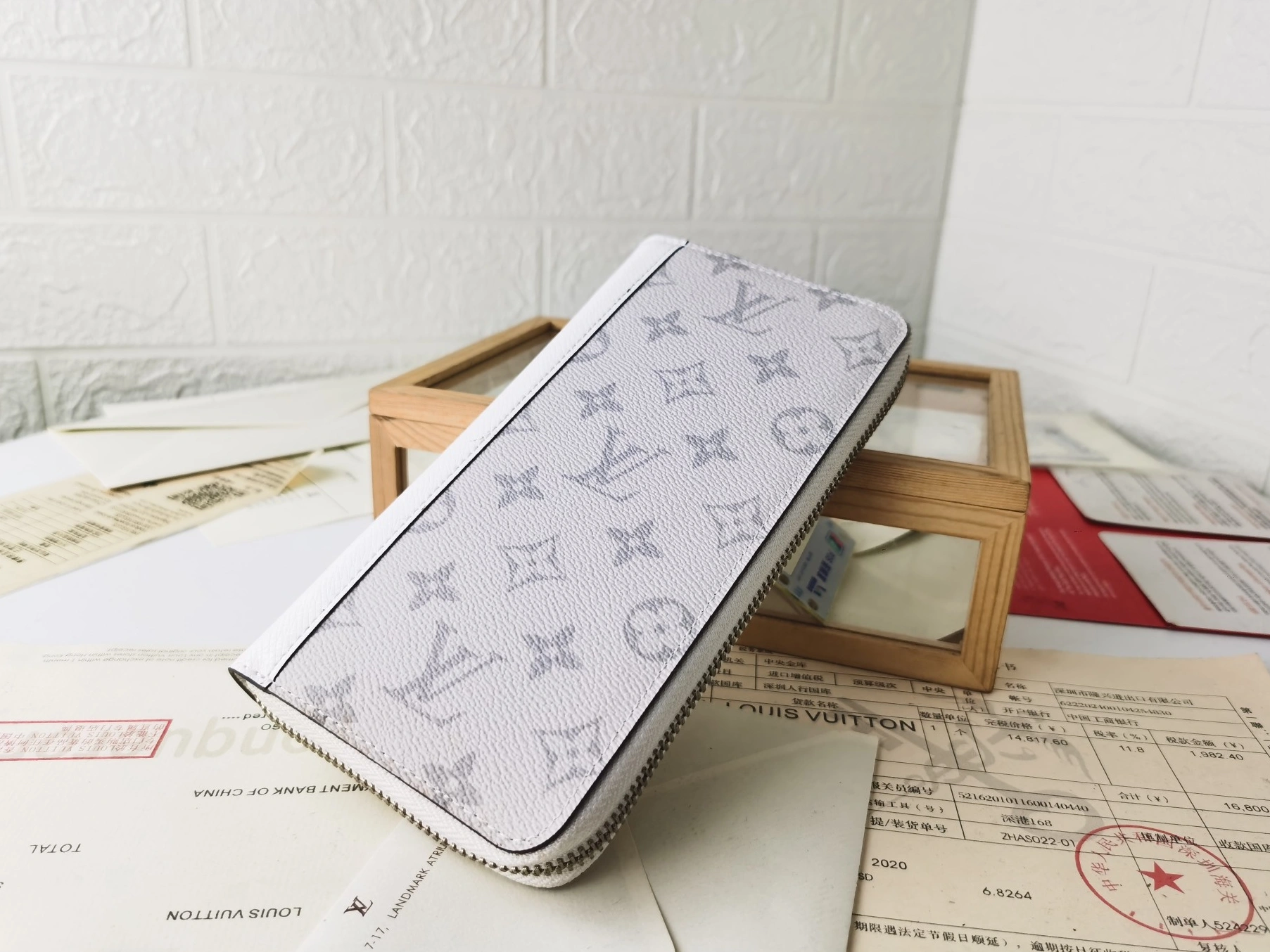 Bright 5667 Louis Vuitton LV Card Case For Unisex - Image 3