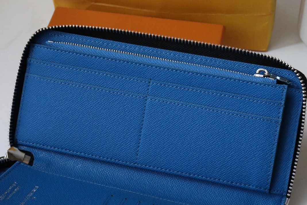 Bright 9038 Louis Vuitton AAA Quality Wallets - Image 6