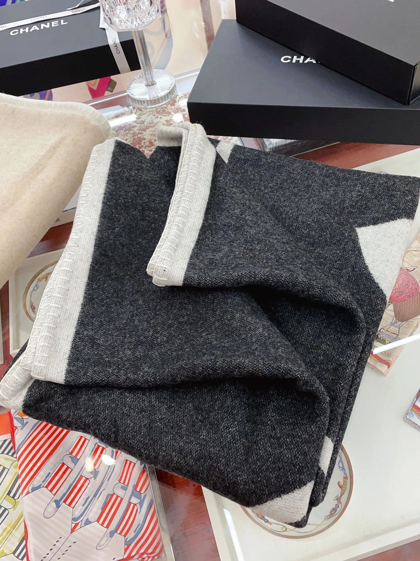 Chanel Blanket EasyMatch 9359 - Image 4