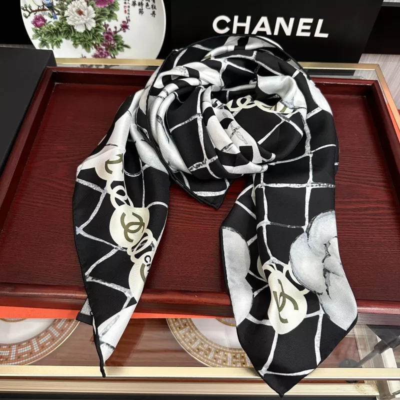 Chanel Silk Squares Compact 5884 - Image 3