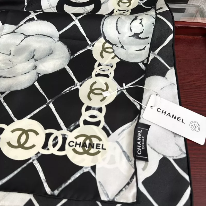 Chanel Silk Squares Compact 5884 - Image 5