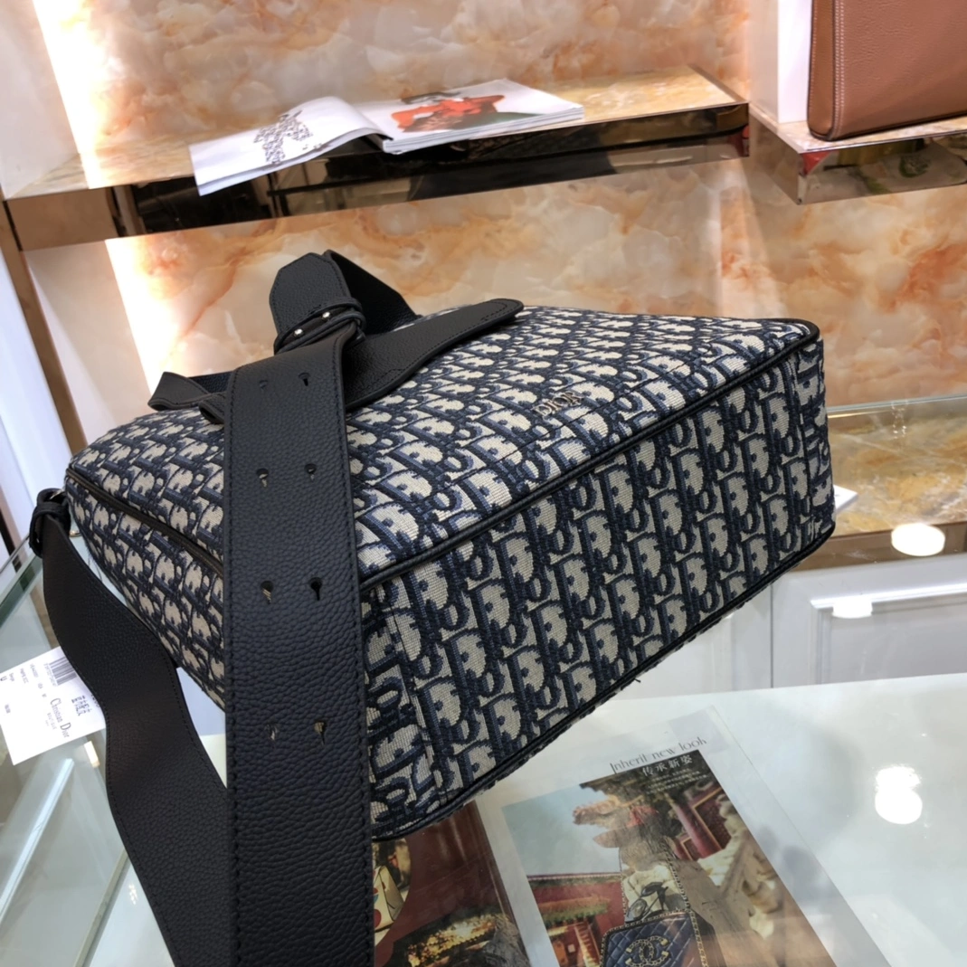 Christian Dior AAA Man Handbags Elegant 4469 - Image 5