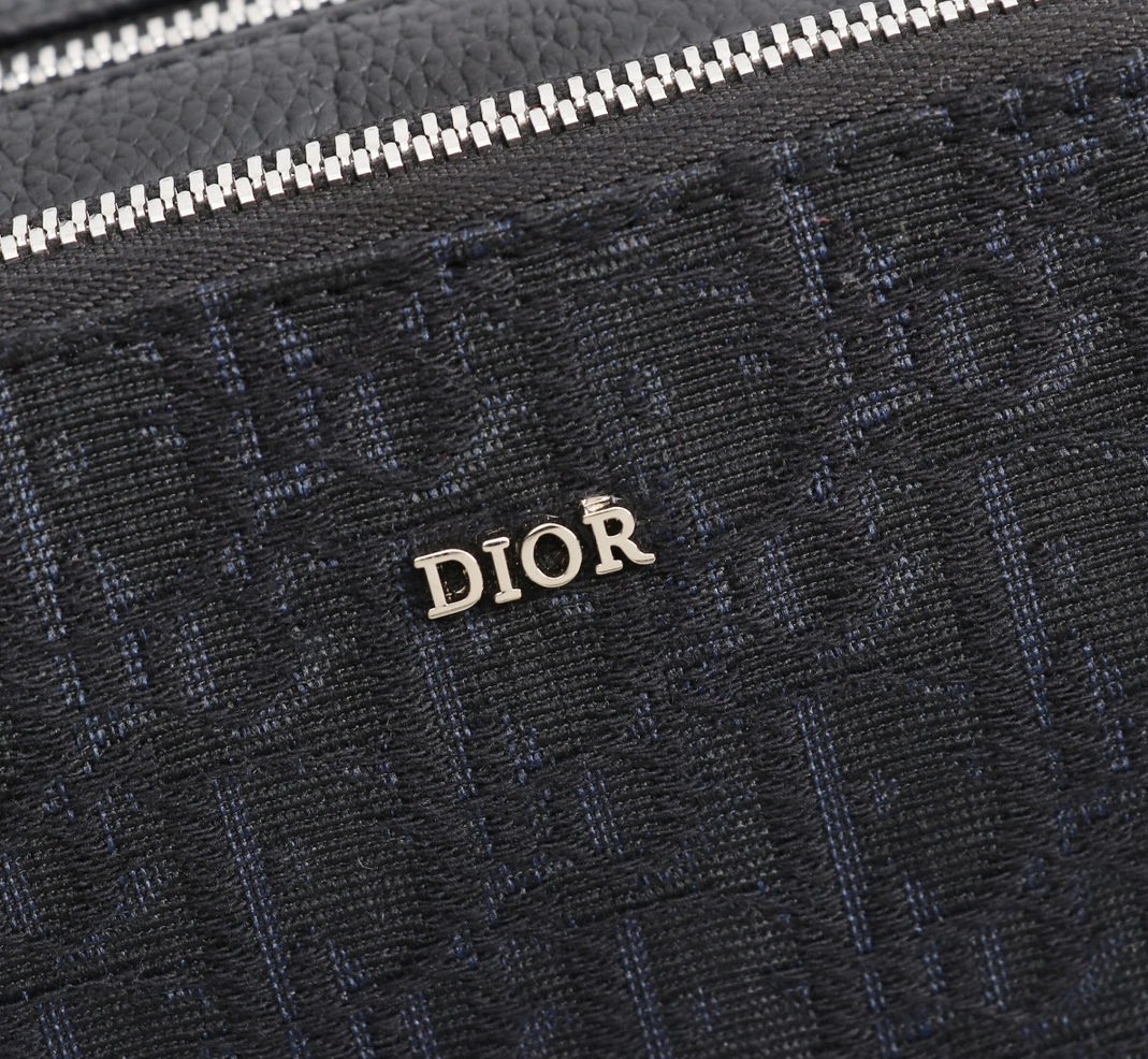 Christian Dior AAA Man Messenger Bags Sleek 4362 - Image 4