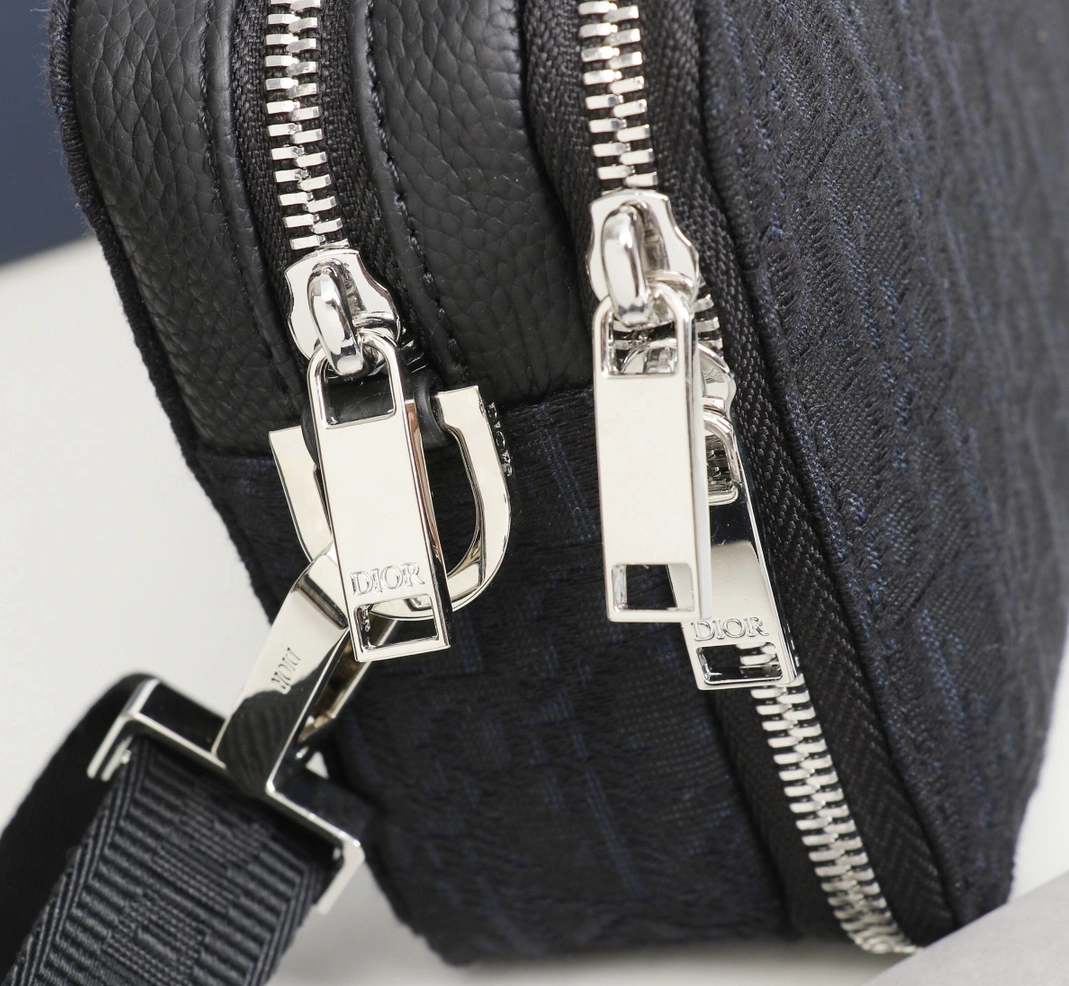 Christian Dior AAA Man Messenger Bags Sleek 4362 - Image 5