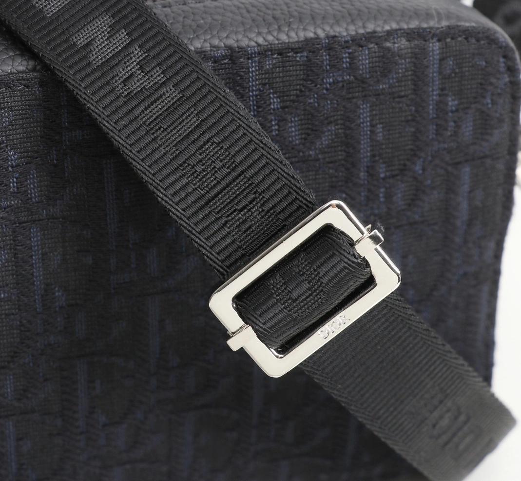 Christian Dior AAA Man Messenger Bags Sleek 4362 - Image 6