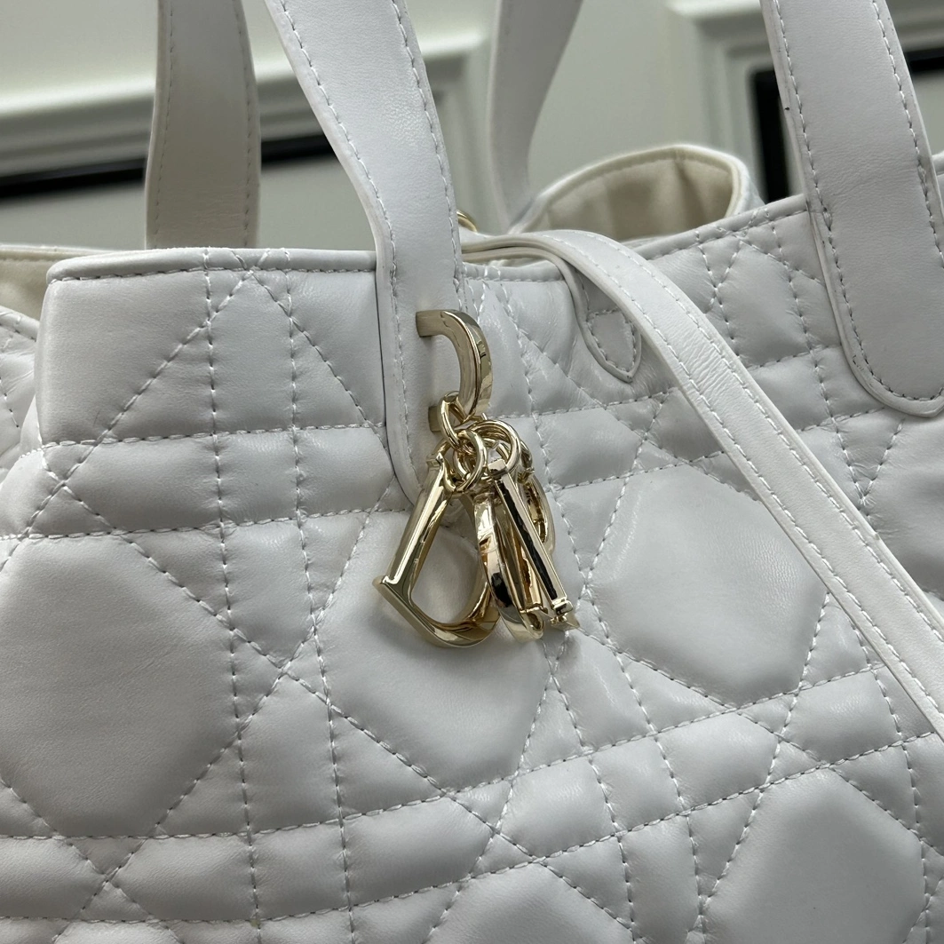 Christian Dior AAA Quality Handbags For Women WellDesigned 8396 - Image 3