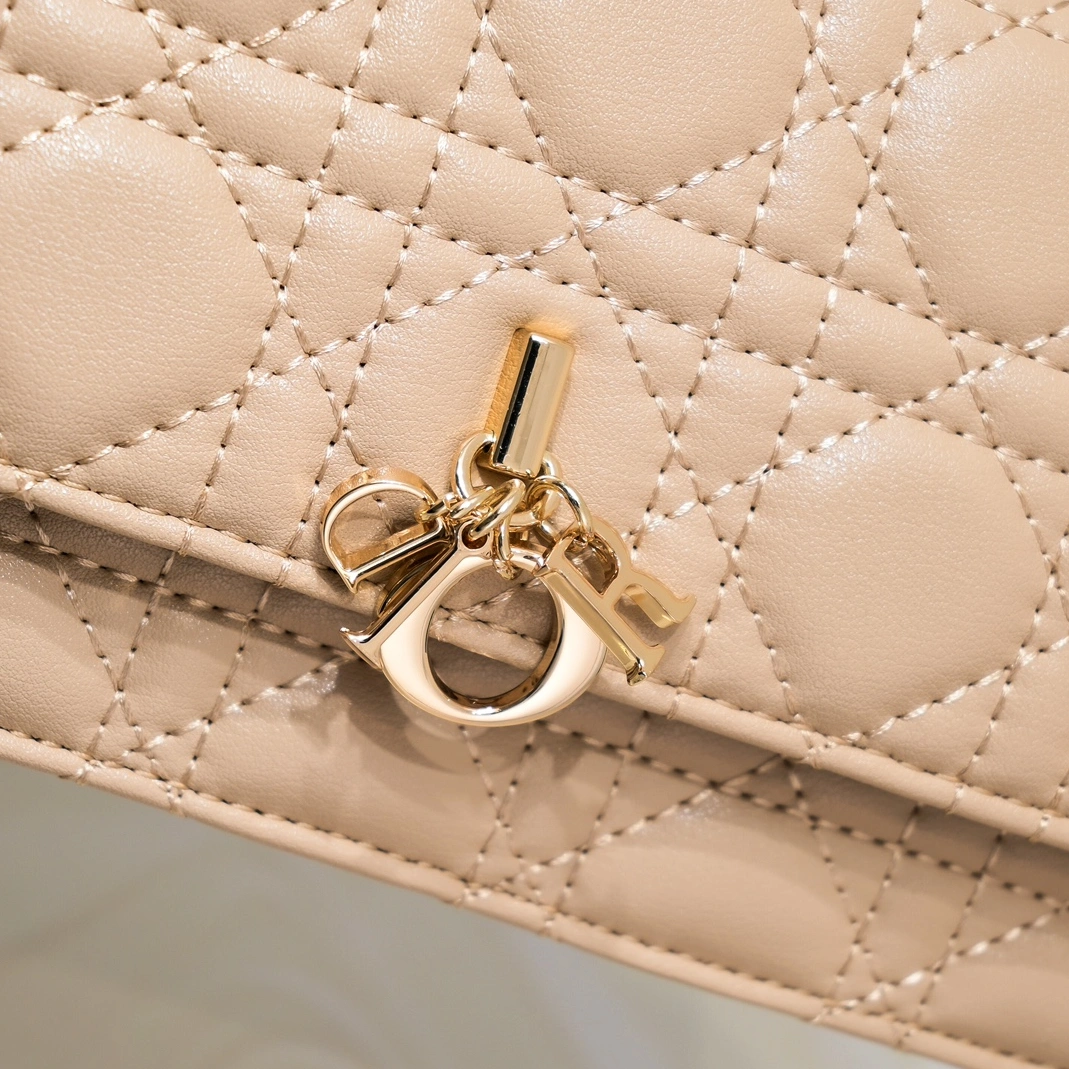 Christian Dior AAA Quality Messenger Bags For Women Durable 1846 - Image 6