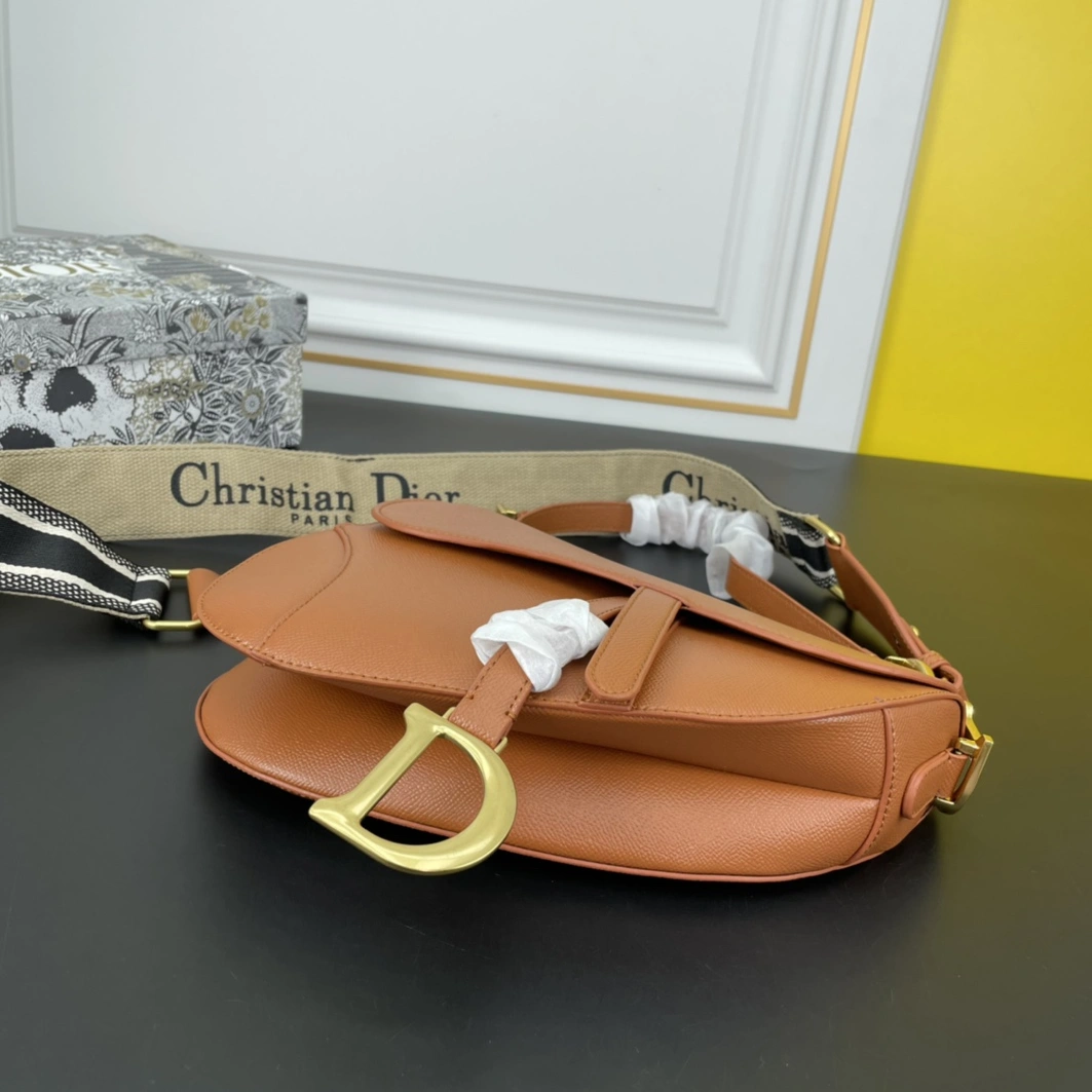 Christian Dior AAA Quality Messenger Bags For Women Sophisticated 1346 - Image 3