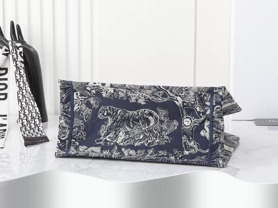 Christian Dior AAA Quality Tote-Handbags For Women Resilient 6896 - Image 7