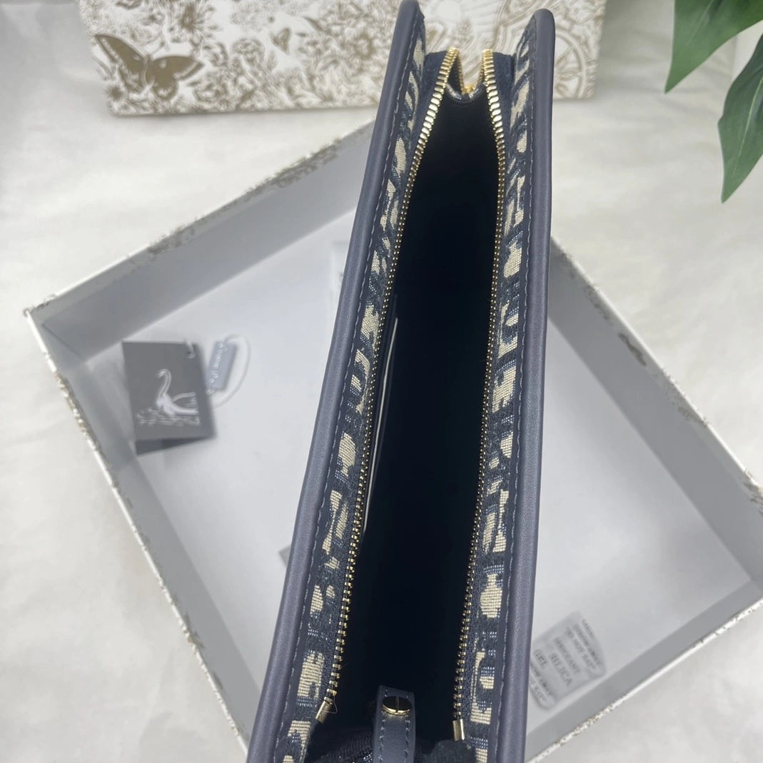 Christian Dior AAA Quality Wallets For Unisex Sleek 1322 - Image 7