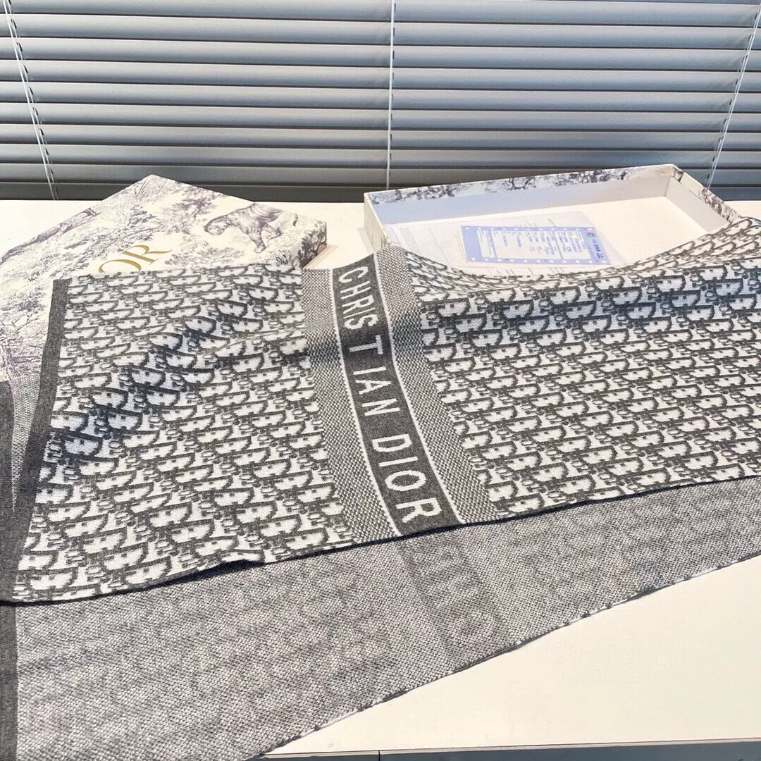 Christian Dior Scarf For Women ModernLook 3573 - Image 6