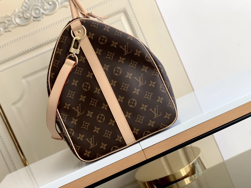 Classic 3550 Louis Vuitton Travel Bags - Image 3