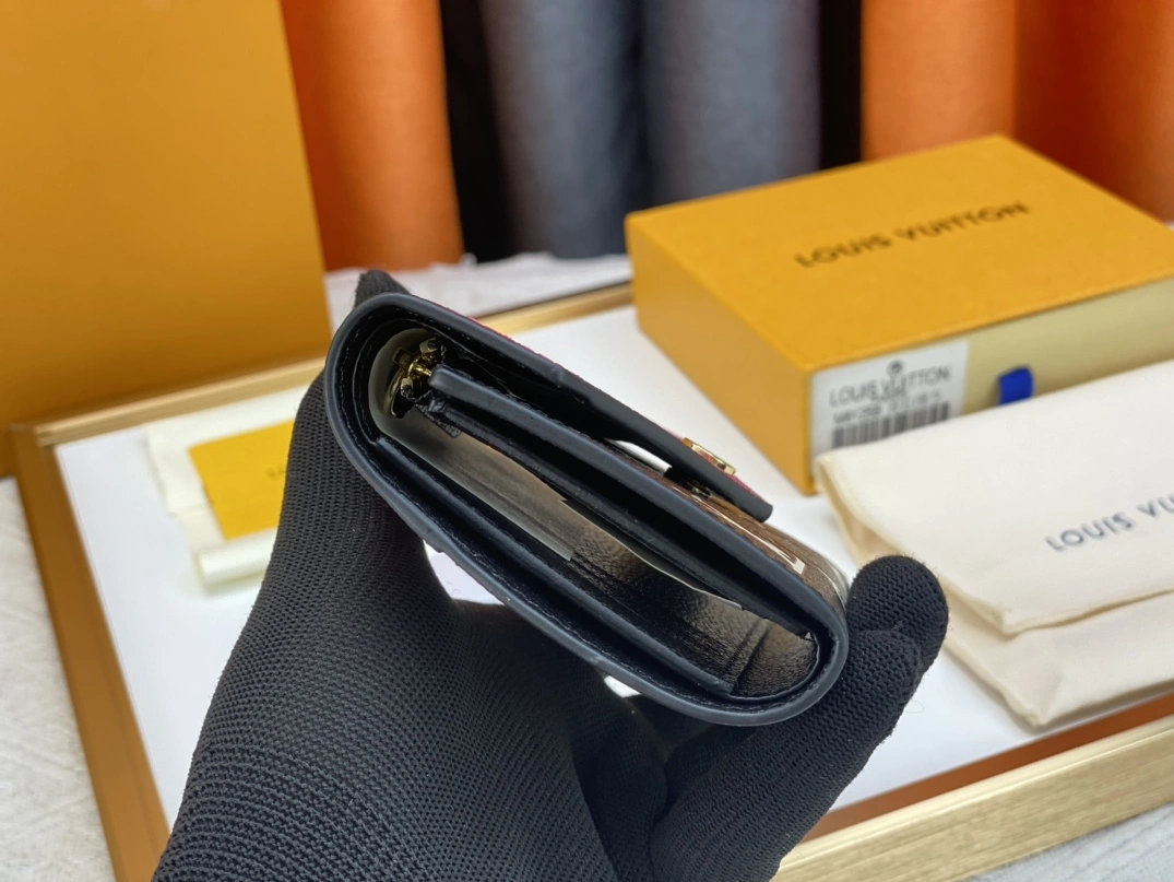 Classic 5507 Louis Vuitton AAA Quality Wallets For Women - Image 5