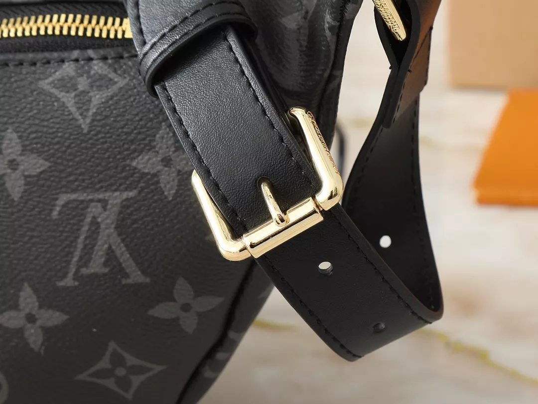 Comfortable 105 Louis Vuitton LV AAA Quality Belt Bags For Unisex - Image 6
