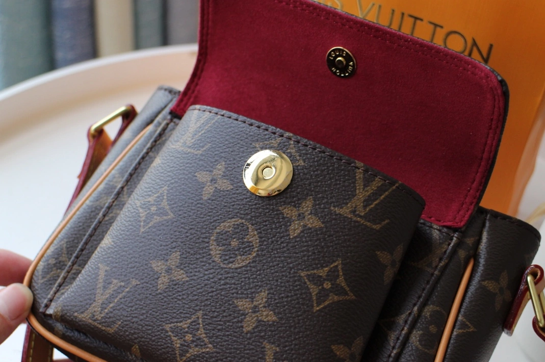 Comfortable 5814 Louis Vuitton AAA Quality Messenger Bags For Women - Image 5