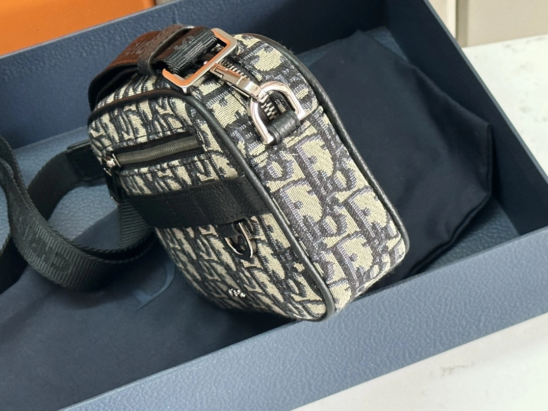 Comfortable 7988 Christian Dior AAA Man Messenger Bags - Image 3