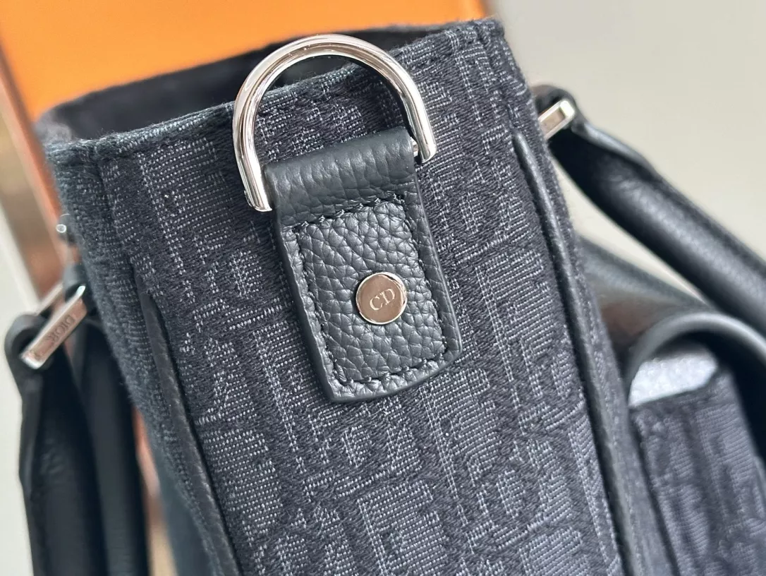 Cozy 1633 Christian Dior AAA Man Handbags - Image 7