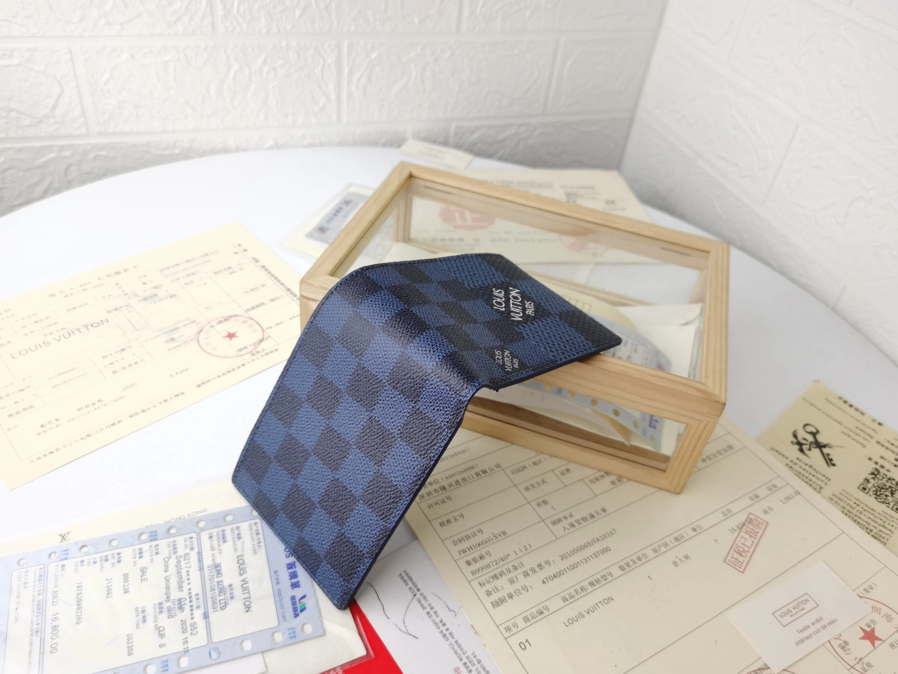 Cozy 1983 Louis Vuitton LV Wallets For Unisex - Image 3