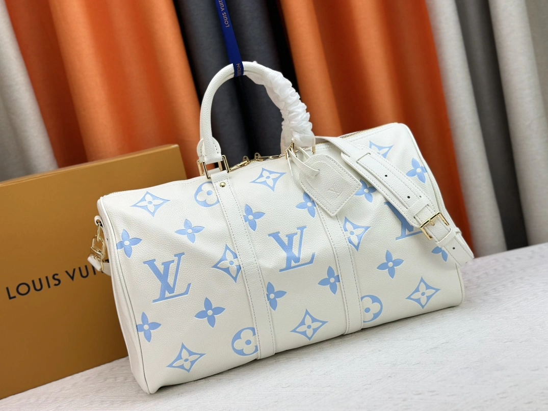 Cozy 2112 Louis Vuitton Travel Bags