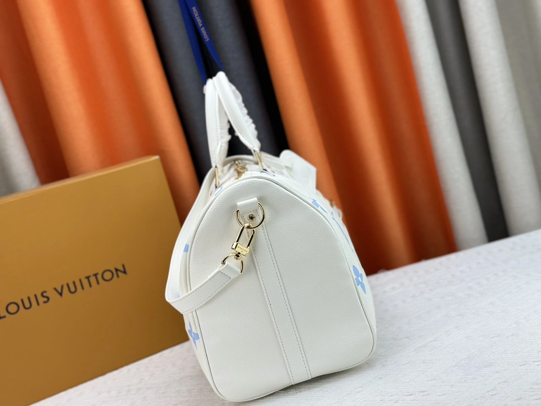 Cozy 2112 Louis Vuitton Travel Bags - Image 3