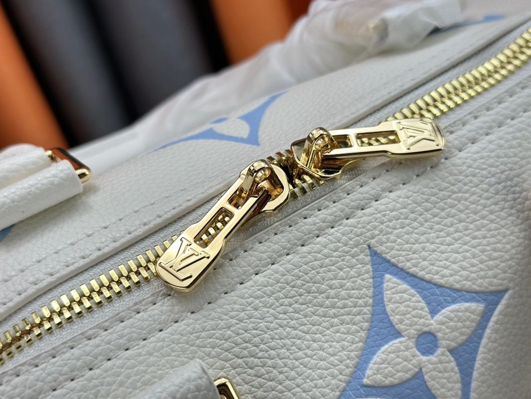 Cozy 2112 Louis Vuitton Travel Bags - Image 6