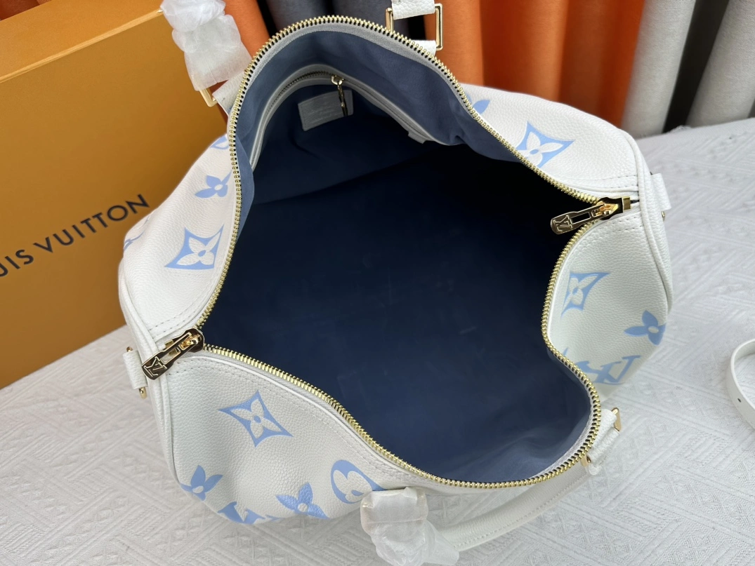 Cozy 2112 Louis Vuitton Travel Bags - Image 8