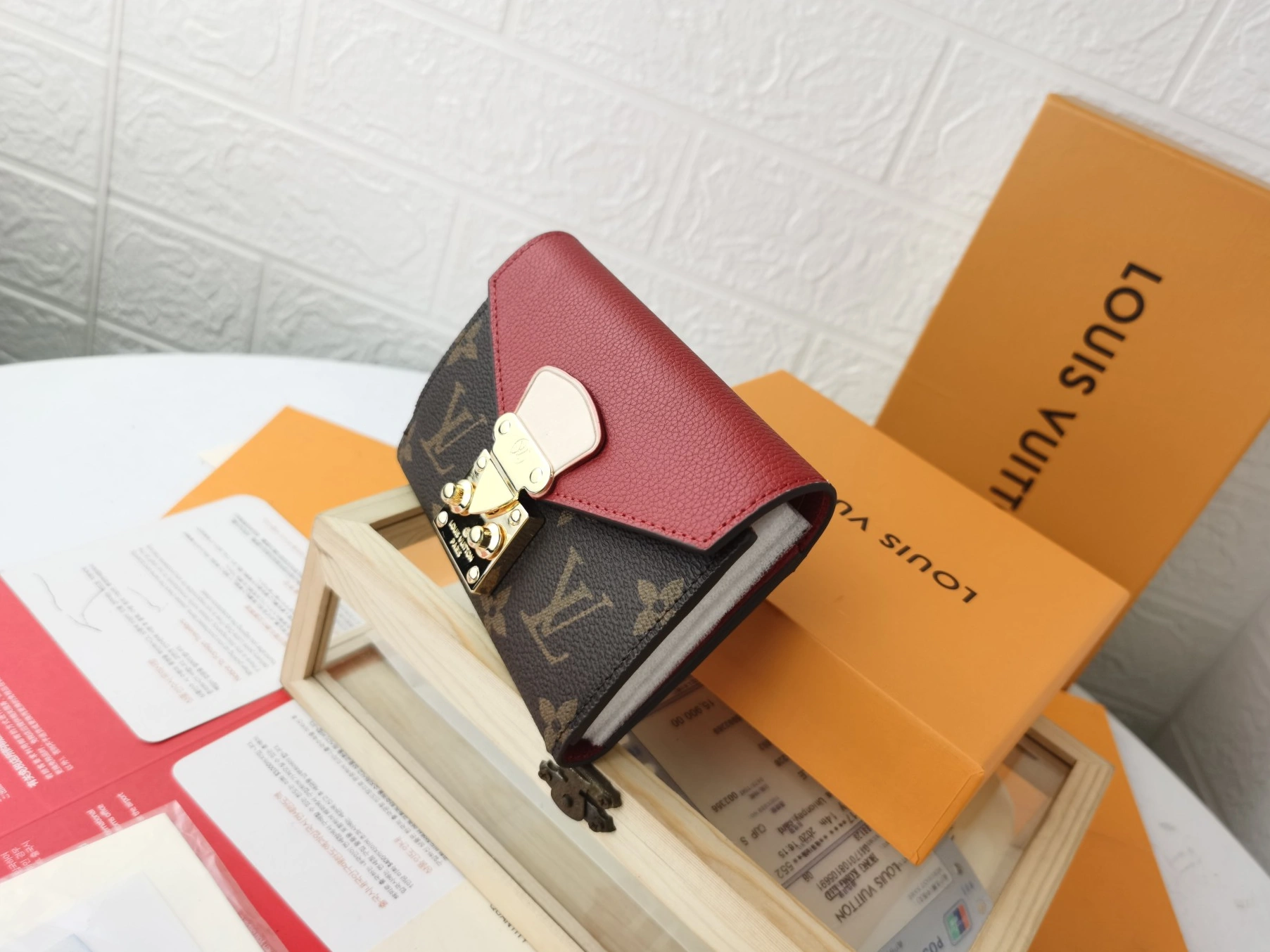 Cozy 2350 Louis Vuitton LV Card Case For Women - Image 4