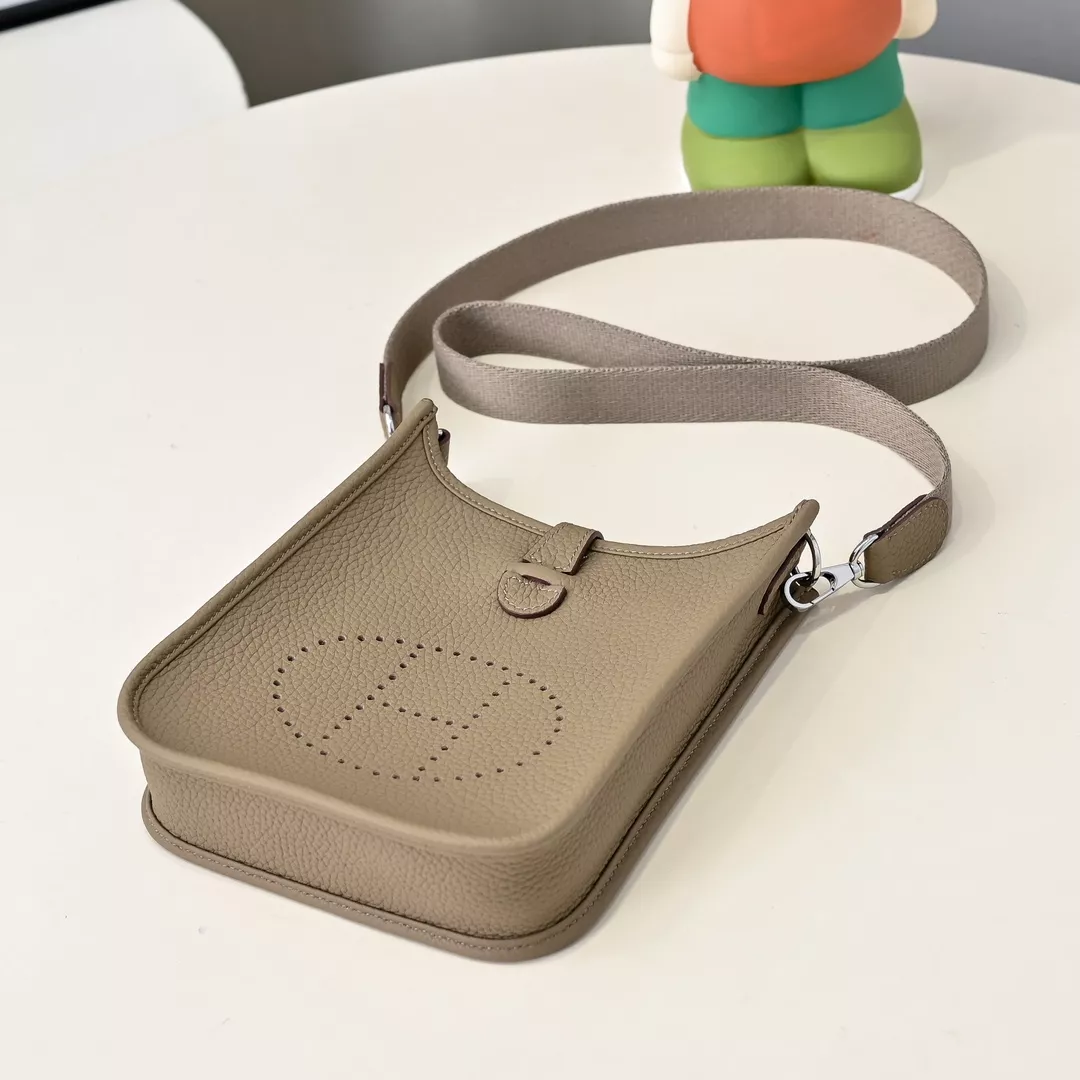 Cozy 3619 Hermes AAA Quality Messenger Bags For Women - Image 4