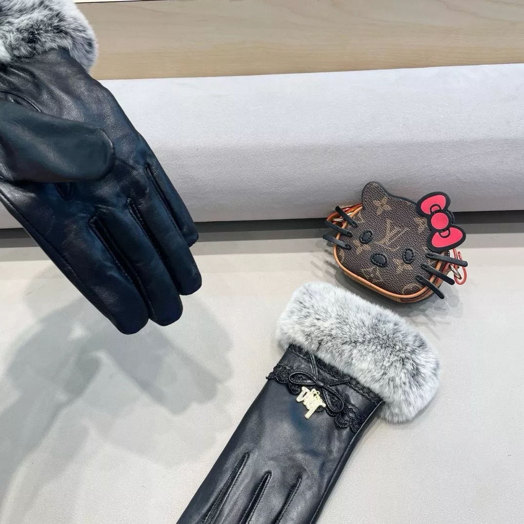 DailyWear 1939 Christian Dior Gloves For Women - Image 7