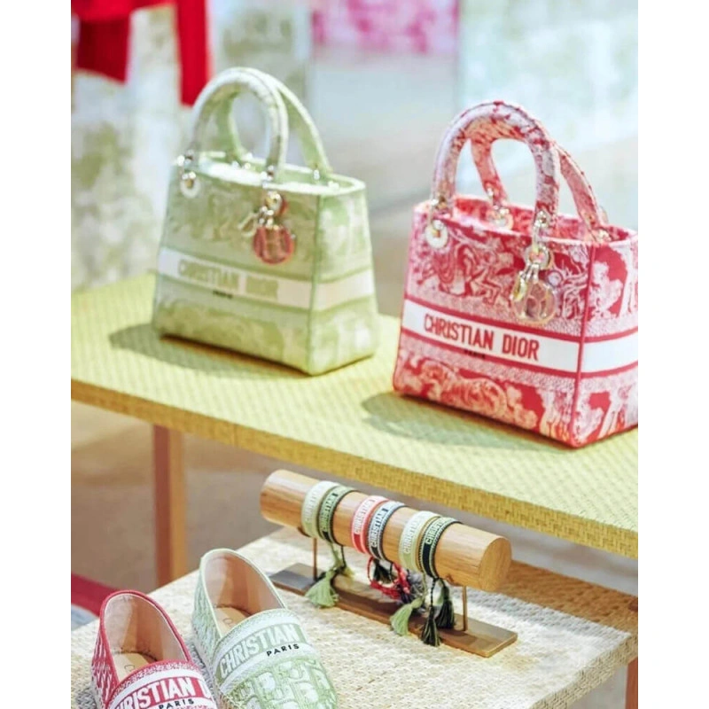 The bag m Dior Medium Lady D-Lite Bag Lime Toile de Jouy Reverse Embroidery - Image 12