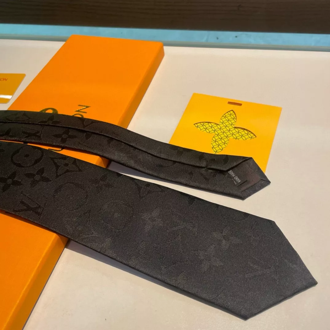 Durable 3207 Louis Vuitton LV Necktie - Image 4