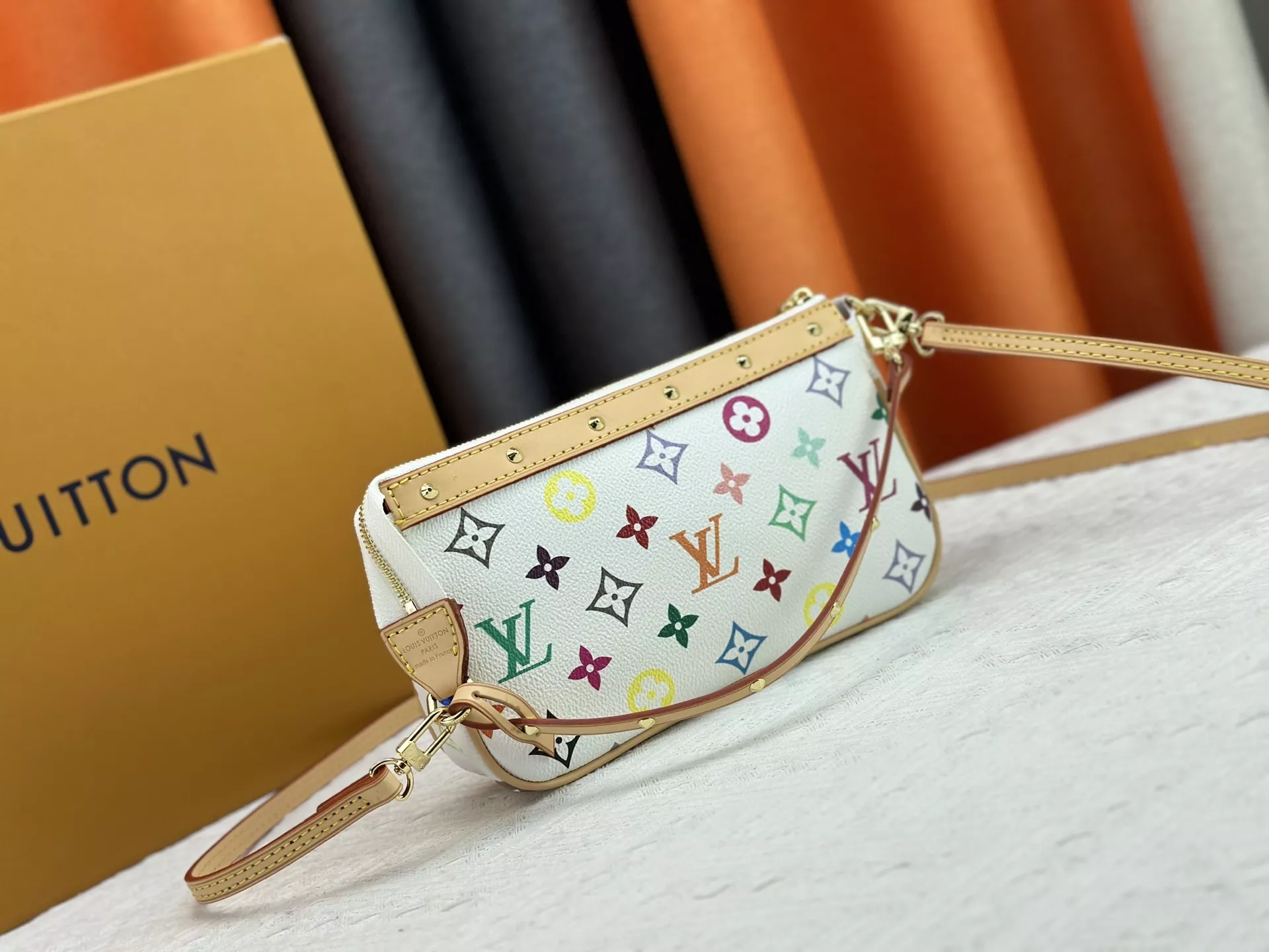Durable 9029 Louis Vuitton AAA Quality Messenger Bags For Women