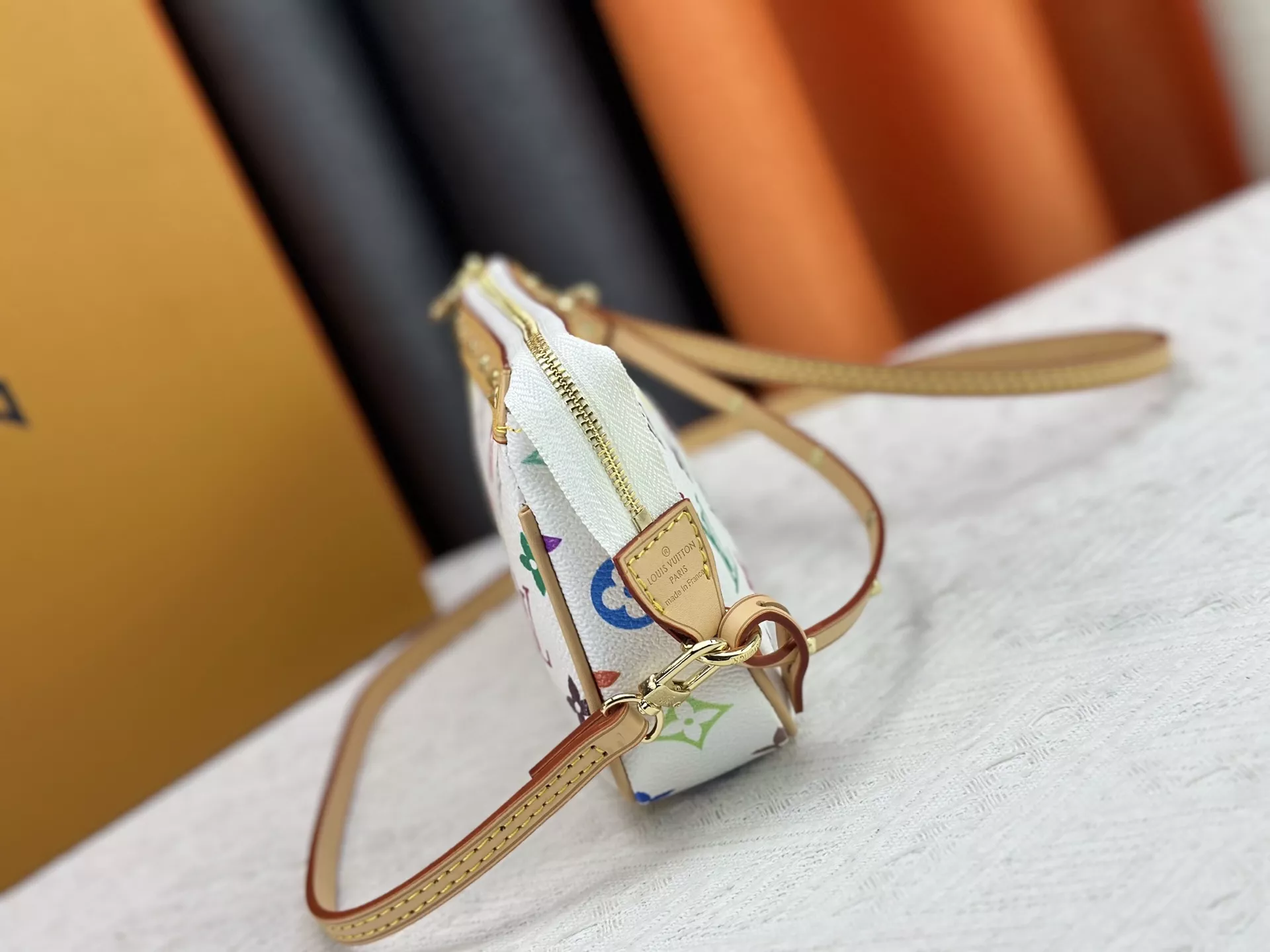 Durable 9029 Louis Vuitton AAA Quality Messenger Bags For Women - Image 3