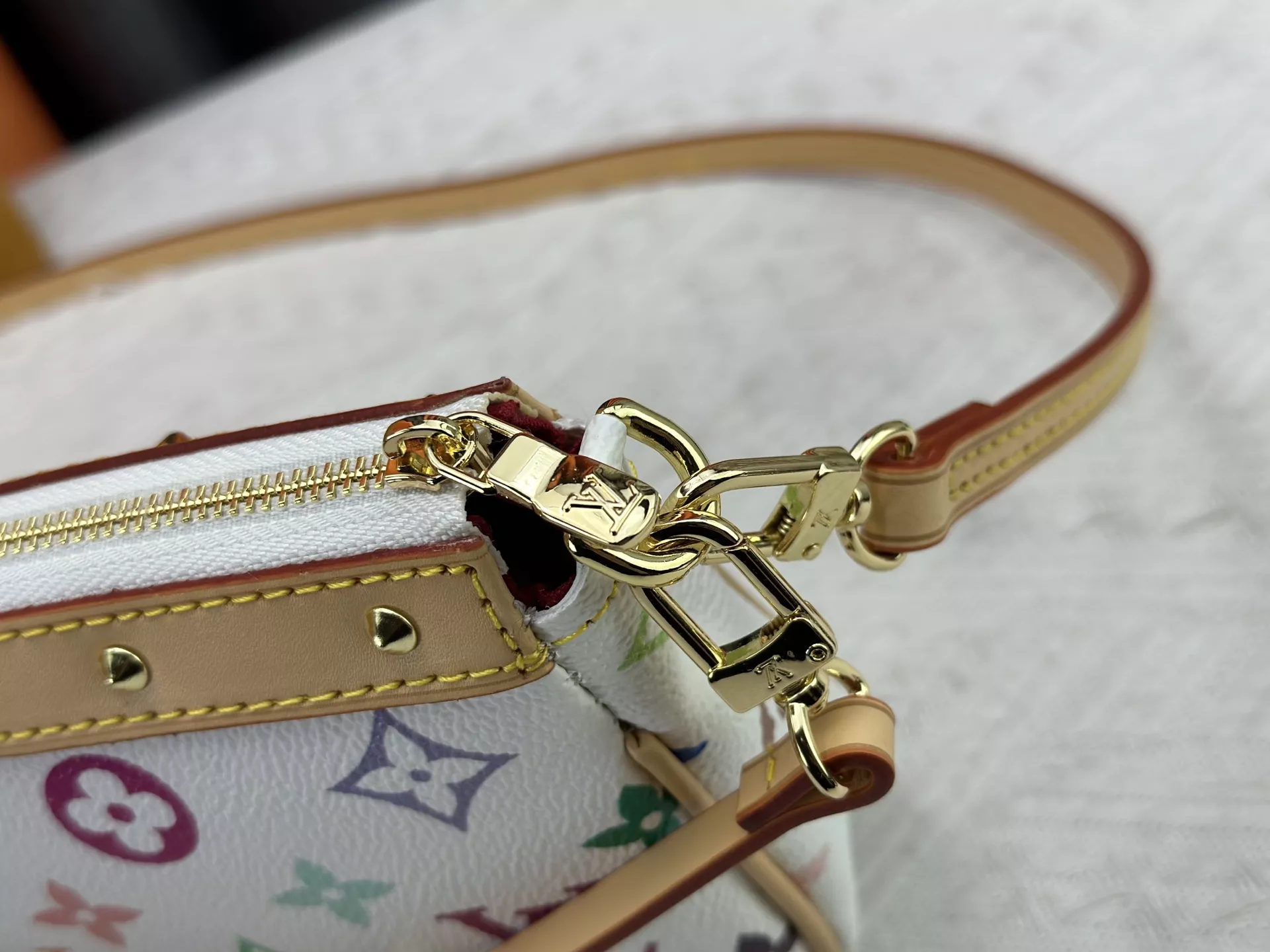 Durable 9029 Louis Vuitton AAA Quality Messenger Bags For Women - Image 6