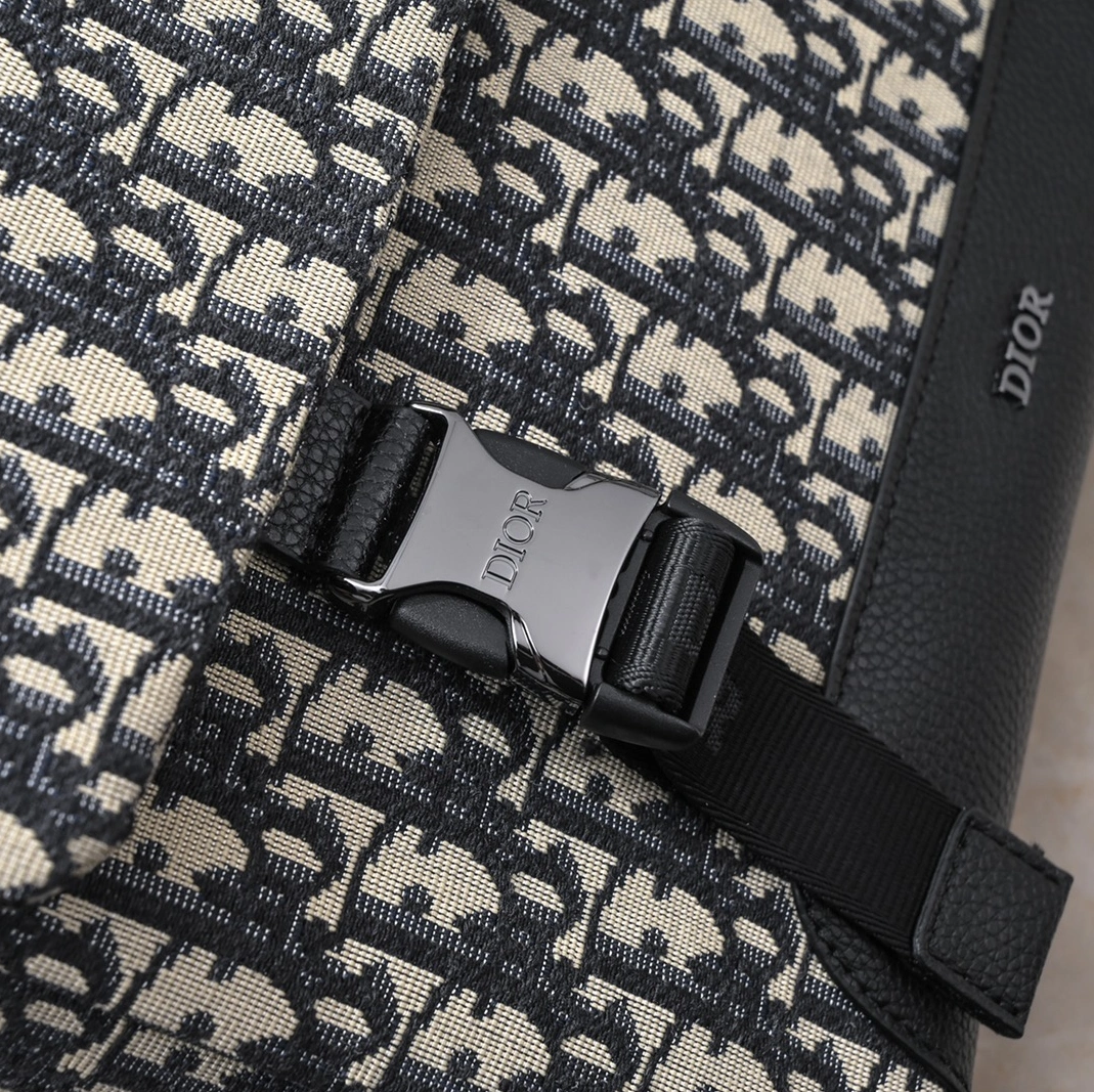 EasyMatch 1469 Christian Dior AAA Man Messenger Bags - Image 5