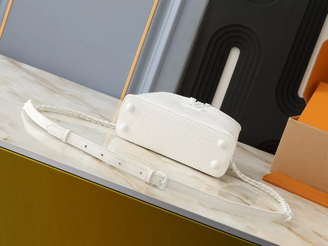 EasyMatch 4370 Louis Vuitton AAA Quality Messenger Bags For Women - Image 4