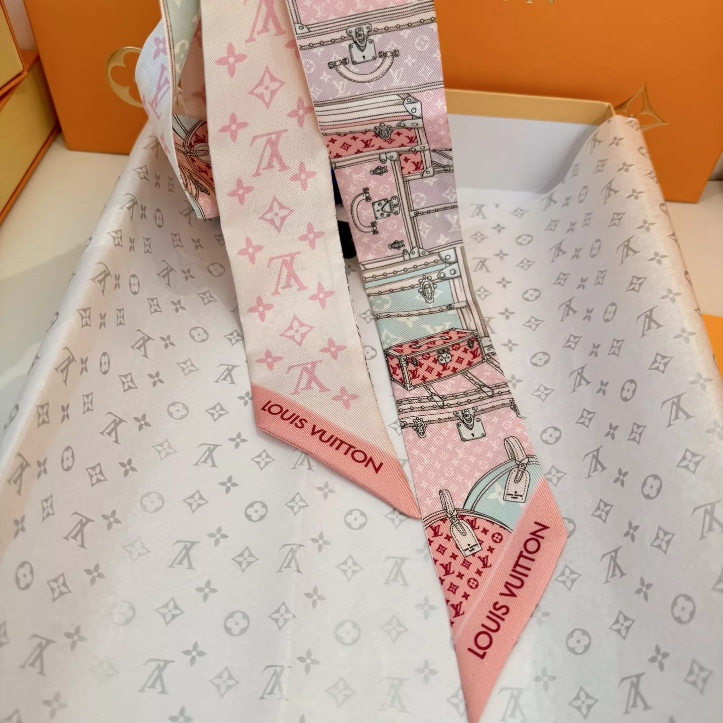 EasyMatch 4840 Louis Vuitton Silk Scarf