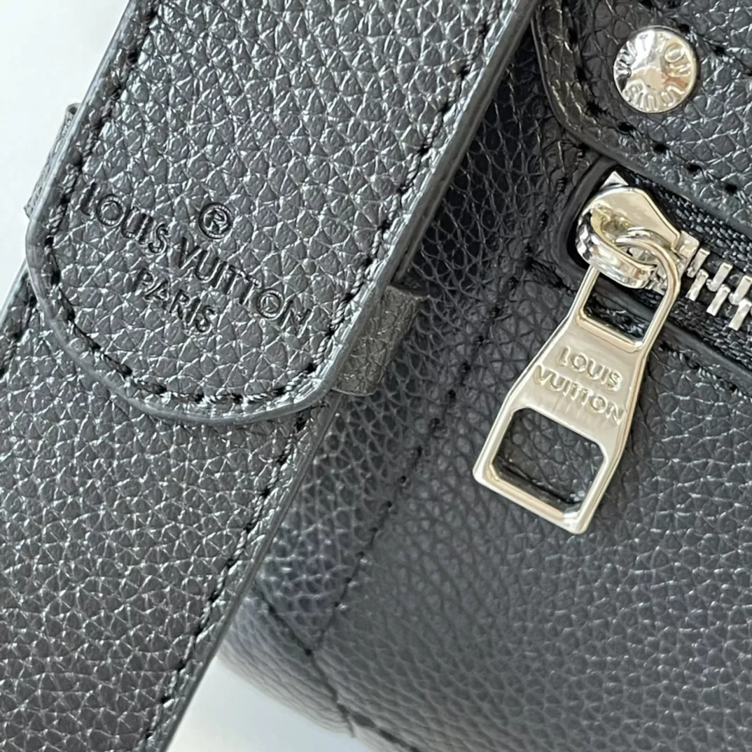 Efficient 7052 Louis Vuitton AAA Quality Messenger Bags For Unisex - Image 7