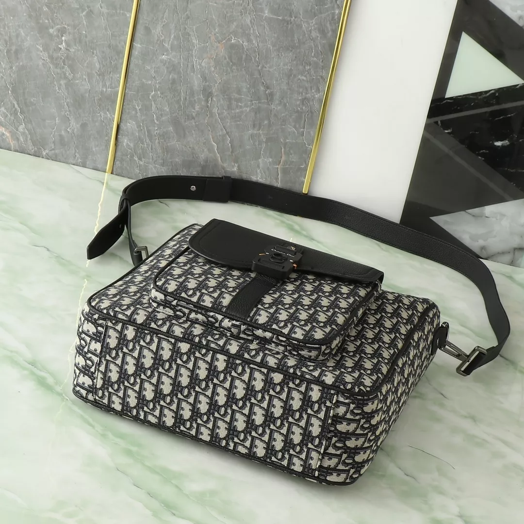 Efficient 8276 Christian Dior AAA Man Handbags - Image 4