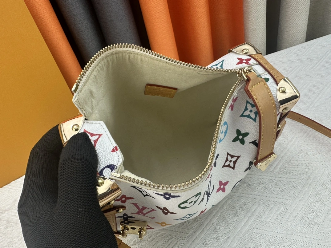 Elegant 1564 Louis Vuitton AAA Quality Messenger Bags For Unisex - Image 8