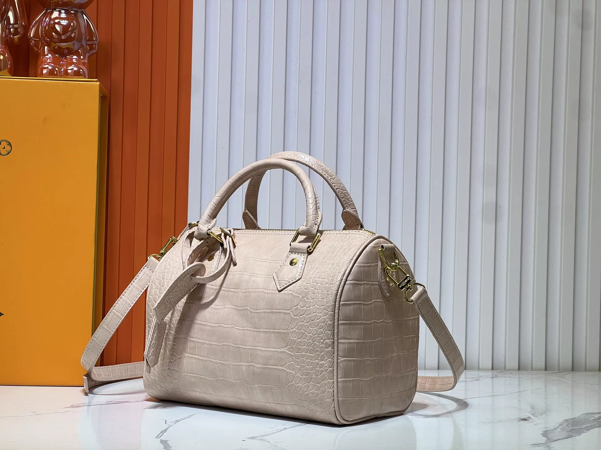 Elegant 8154 Louis Vuitton AAA Quality Handbags For Women - Image 3